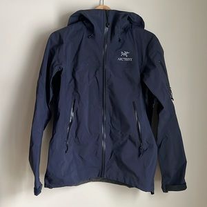 Arc’teryx Women’s Beta SV She’ll Jacket, Navy, Size Small